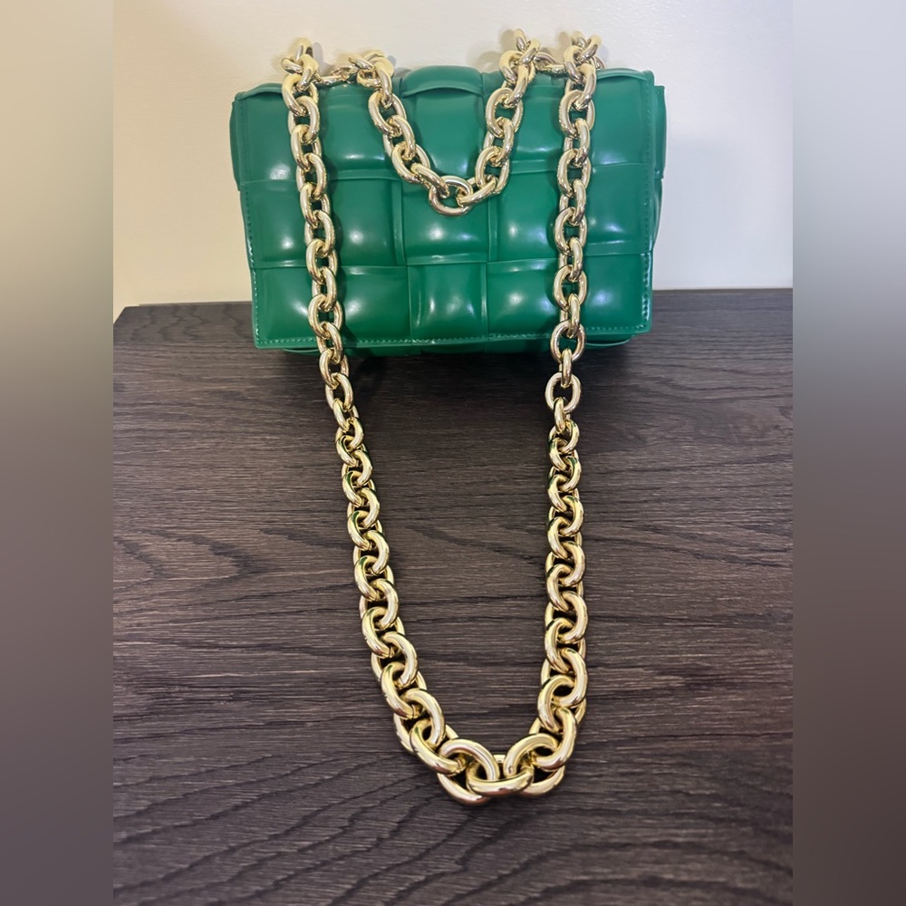 NWT Evalulu Woven Chain Shoulder Bag in Green